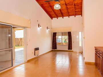 VENDO  HERMOSA CASA 3 DORMITORIOS  FUNES TOWN