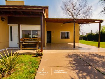 VENDO  HERMOSA CASA 3 DORMITORIOS  FUNES TOWN