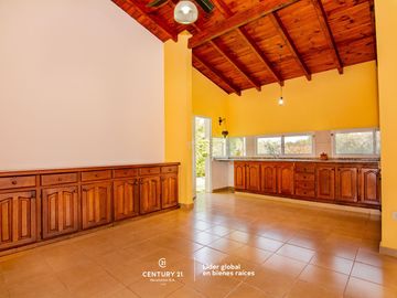 VENDO  HERMOSA CASA 3 DORMITORIOS  FUNES TOWN