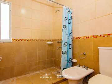 VENDO  HERMOSA CASA 3 DORMITORIOS  FUNES TOWN
