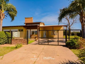 VENDO  HERMOSA CASA 3 DORMITORIOS  FUNES TOWN