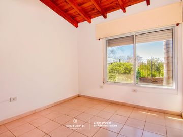VENDO  HERMOSA CASA 3 DORMITORIOS  FUNES TOWN