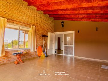 VENDO  HERMOSA CASA 3 DORMITORIOS  FUNES TOWN