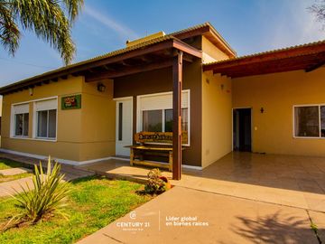 VENDO  HERMOSA CASA 3 DORMITORIOS  FUNES TOWN