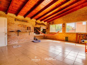 VENDO  HERMOSA CASA 3 DORMITORIOS  FUNES TOWN