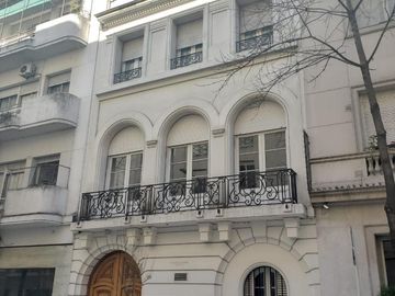 Petit Hotel de 3 plantas y  6 dormitorios en Recoleta
