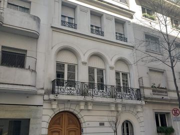 Petit Hotel de 3 plantas y  6 dormitorios en Recoleta