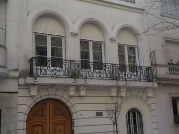 Petit Hotel de 3 plantas y  6 dormitorios en Recoleta