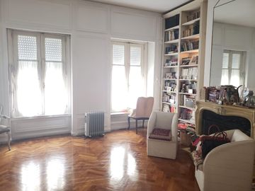 Petit Hotel de 3 plantas y  6 dormitorios en Recoleta