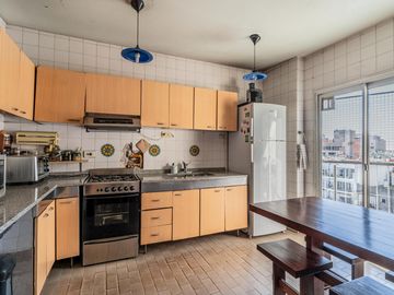 Departamento en Venta en Palermo, luminoso y con cochera