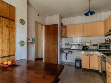 Departamento en Venta en Palermo, luminoso y con cochera
