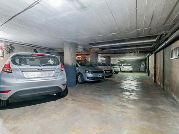 Departamento en Venta en Palermo, luminoso y con cochera