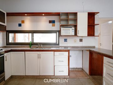Casa en  B° Olivos del Fundador