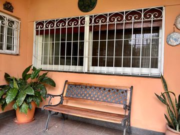 EXCELENTE CHALET 5 AMBIENTES EN SAN MARTIN CENTRO