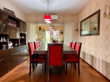 EXCELENTE CHALET 5 AMBIENTES EN SAN MARTIN CENTRO