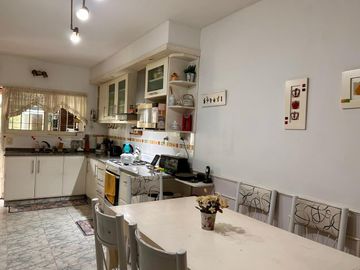 EXCELENTE CHALET 5 AMBIENTES EN SAN MARTIN CENTRO