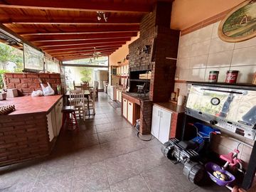 EXCELENTE CHALET 5 AMBIENTES EN SAN MARTIN CENTRO
