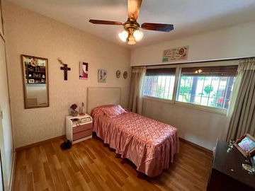 EXCELENTE CHALET 5 AMBIENTES EN SAN MARTIN CENTRO