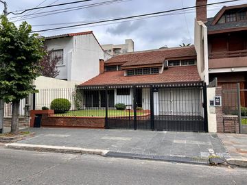 EXCELENTE CHALET 5 AMBIENTES EN SAN MARTIN CENTRO