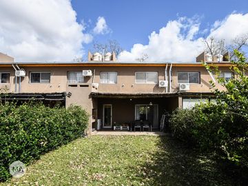 Casa 3 Dormitorios 220 M2-Juan D. Perón 379-Funes | Venta