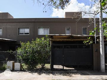 Casa 3 Dormitorios 220 M2-Juan D. Perón 379-Funes | Venta