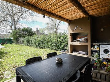 Casa 3 Dormitorios 220 M2-Juan D. Perón 379-Funes | Venta