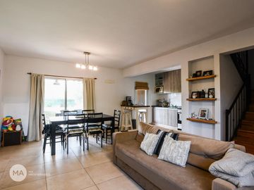 Casa 3 Dormitorios 220 M2-Juan D. Perón 379-Funes | Venta