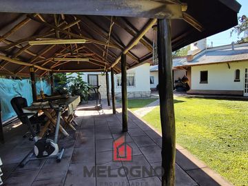 Quinta en Venta con Local Comercial
