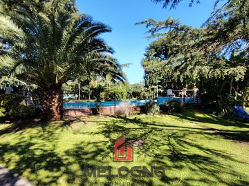 Quinta en Venta con Local Comercial