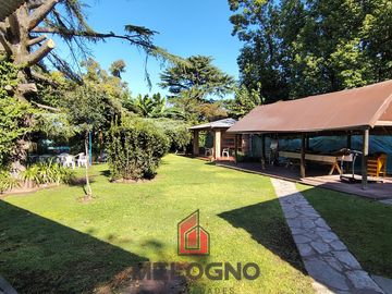 Quinta en Venta con Local Comercial