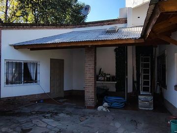 Quinta en Venta con Local Comercial