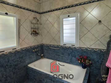 Quinta en Venta con Local Comercial