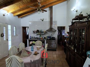 Quinta en Venta con Local Comercial