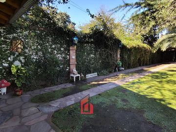 Quinta en Venta con Local Comercial