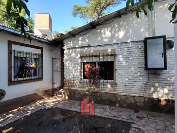 Quinta en Venta con Local Comercial