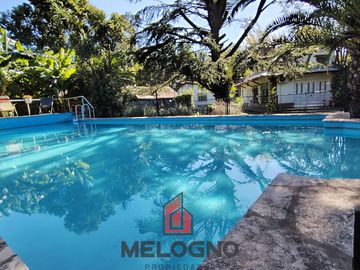 Quinta en Venta con Local Comercial