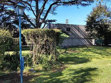Quinta en Venta con Local Comercial