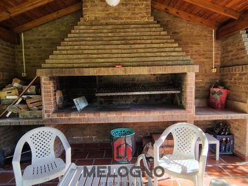 Quinta en Venta con Local Comercial