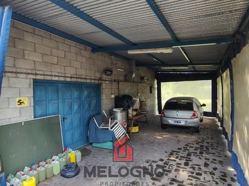 Quinta en Venta con Local Comercial