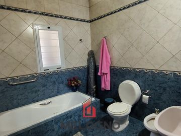 Quinta en Venta con Local Comercial