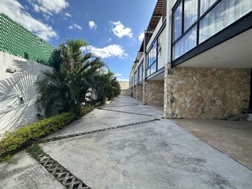 EN VENTA TOWN HOUSE EN PRIVADA 