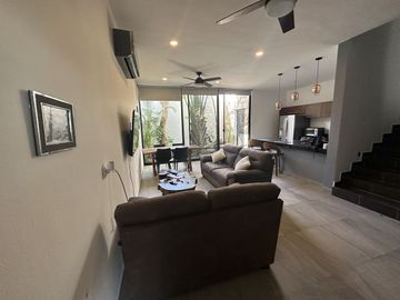EN VENTA TOWN HOUSE EN PRIVADA 