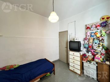 PH en Saenz Peña de 3 amb. planta baja con patio y terraza