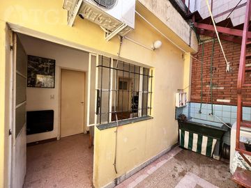 PH en Saenz Peña de 3 amb. planta baja con patio y terraza