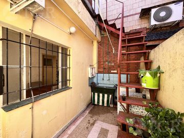 PH en Saenz Peña de 3 amb. planta baja con patio y terraza