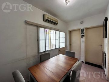 PH en Saenz Peña de 3 amb. planta baja con patio y terraza