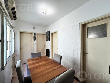 PH en Saenz Peña de 3 amb. planta baja con patio y terraza