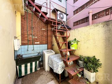 PH en Saenz Peña de 3 amb. planta baja con patio y terraza