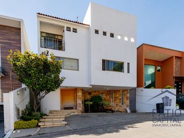 Venta de Casa en Bosque Esmeralda, Atizapán