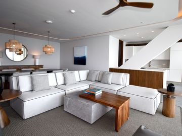RESIDENCIA PRIVADA FRENTE AL MAR CARIBE – ELEGANCIA TOTAL EN CADA DETALLE